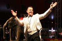 “Our Ringmaster – The voice of the Circus welcomes you" *** Richard Curtis ***